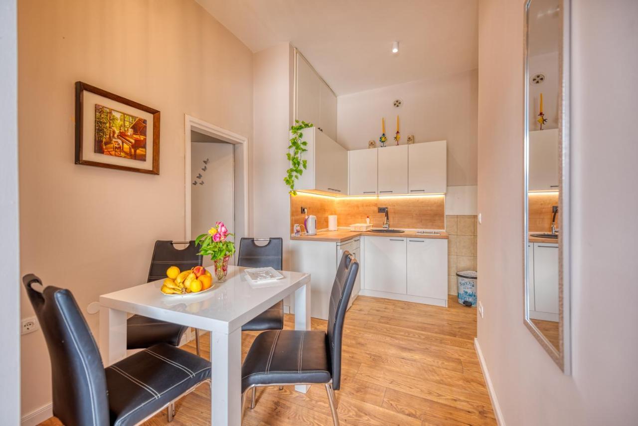 Apartments Vujosevic Tivat Eksteriør billede